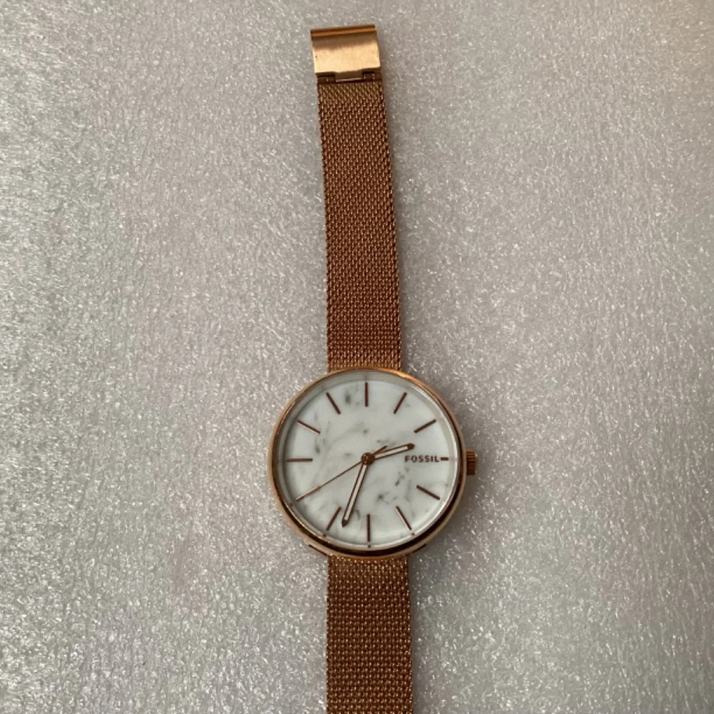 Fossil Hutton Three-Hand Rose Gold-tone Women’s Watch (BQ3491)